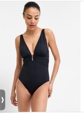 Bleu rod beattie NWT SIZE 6 Black Plunge U wire SEXY One-Piece Swimsuit